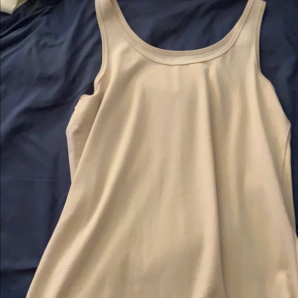 White shirt with beads mid V-neck with beige top - Picture 6 of 8